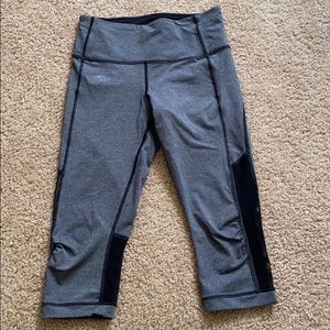 Lululemon Mid Rise Crop 22